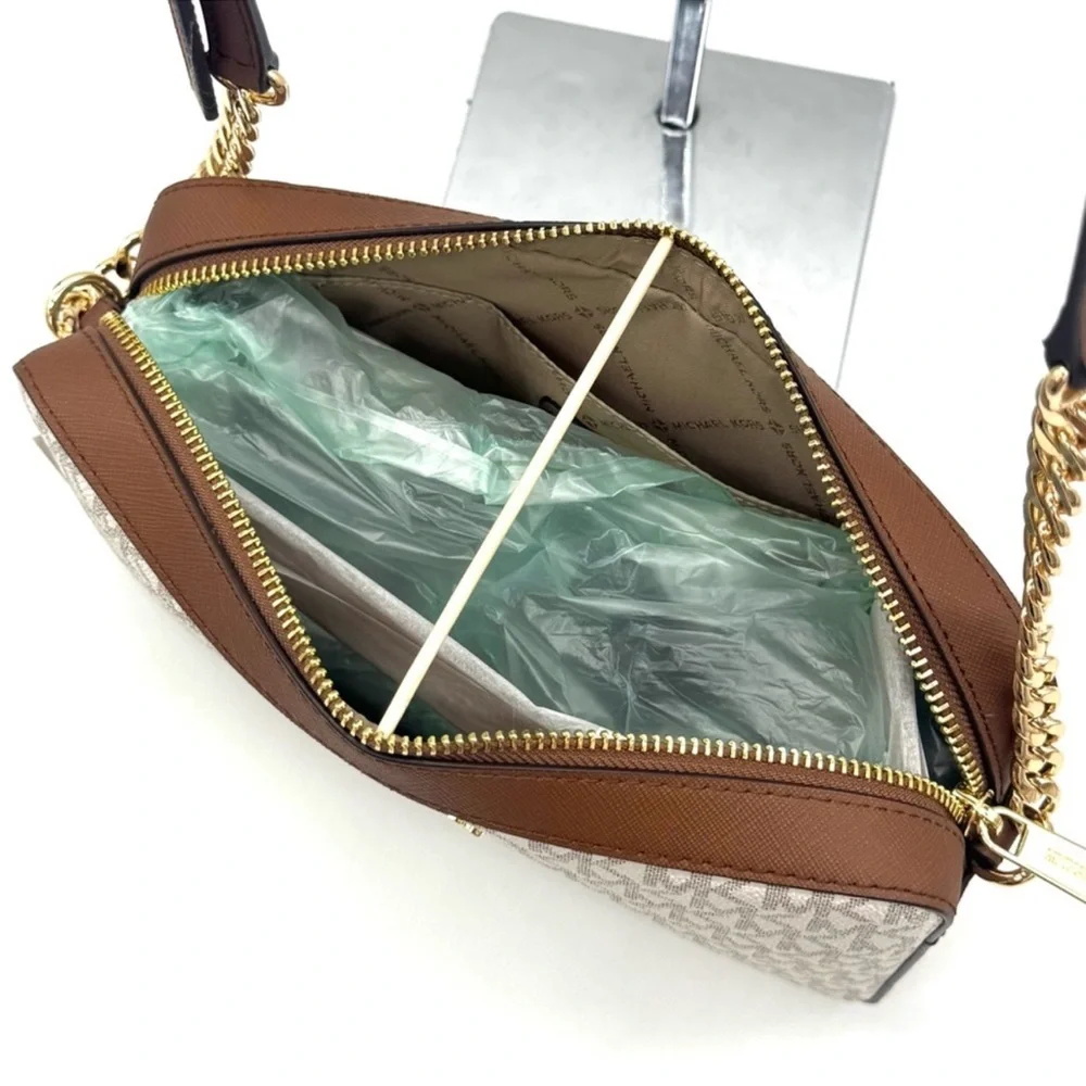 Michael Kors Large EW Crossbody Bag & Large Trifold Wallet Vanilla/Brown Set - Picture 6 of 11